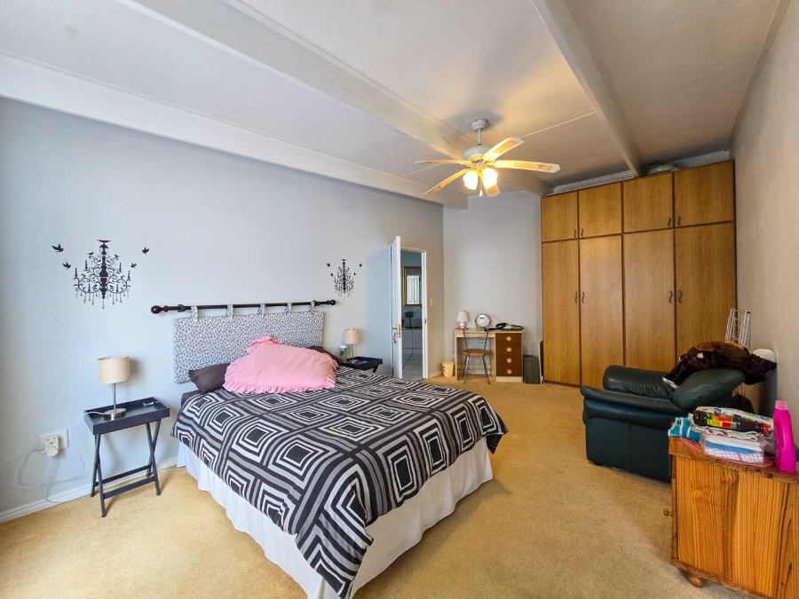 4 Bedroom Property for Sale in Stilbaai Wes Western Cape